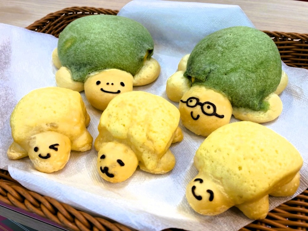 新・亀山オアシス名物 カメロンパン