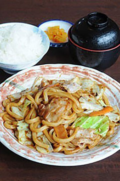 ▲みそ焼きうどん定食（亀山名物）900円